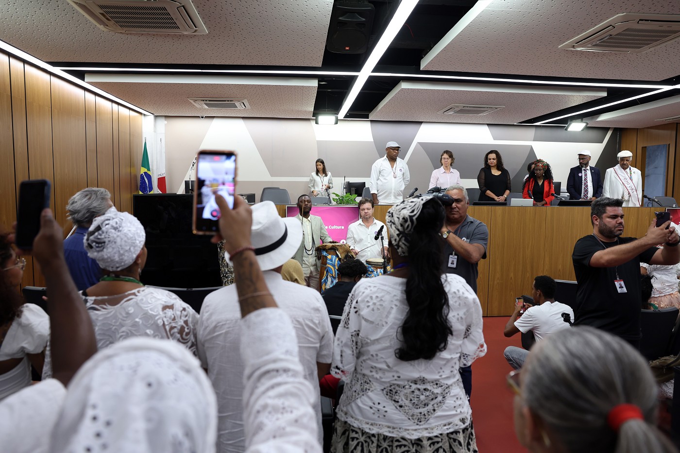 Comissão de Cultura - entrega de votos de congratulações aos representantes do Candomblé