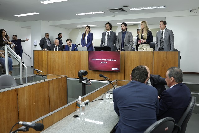 Comissão de Constituição e Justiça - análise de proposições
