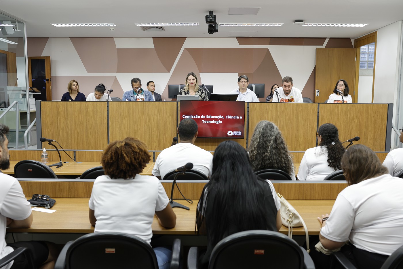Comissão de Educação, Ciência e Tecnologia - debate sobre o fechamento da Escola Estadual 13 de Maio em Uberlândia