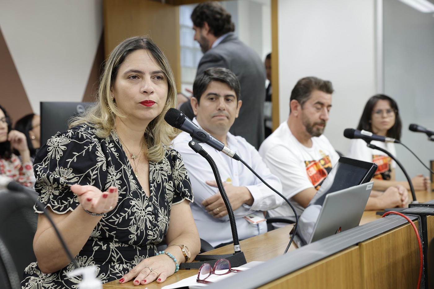 Comissão de Educação, Ciência e Tecnologia - debate sobre o fechamento da Escola Estadual 13 de Maio em Uberlândia