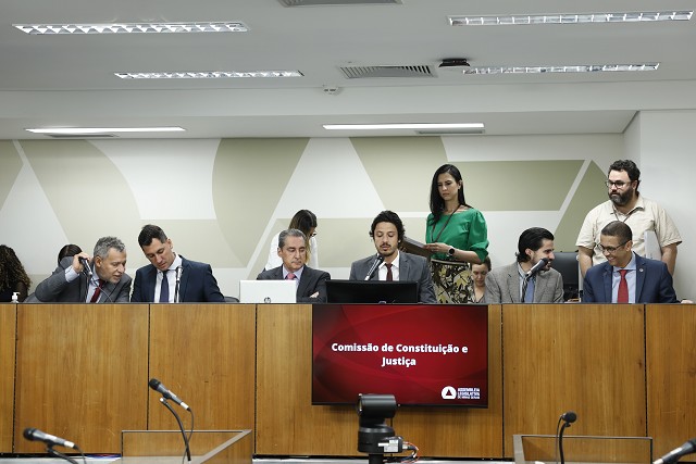 Comissão de Constituição e Justiça - análise de proposições