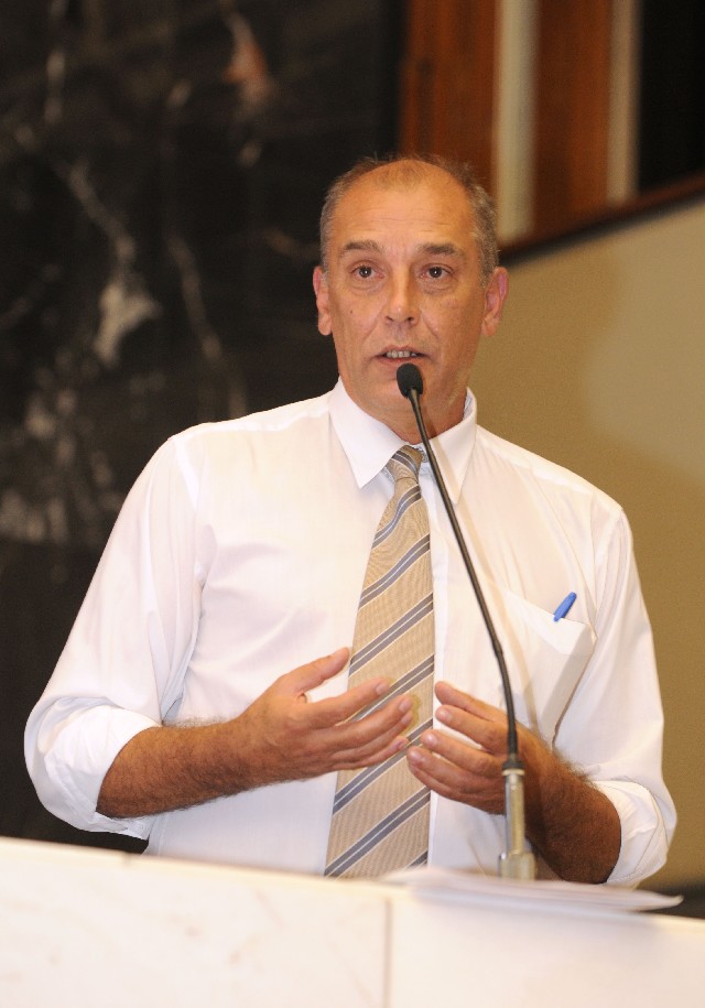 Felipe enumerou políticas de secretarias de Estado que atendem ao idoso