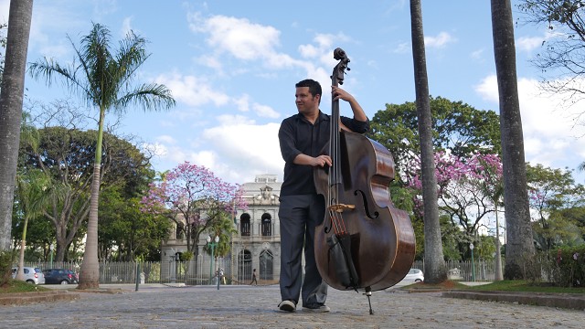 Camilo Christófaro, no contrabaixo, se apresentará com seu quarteto