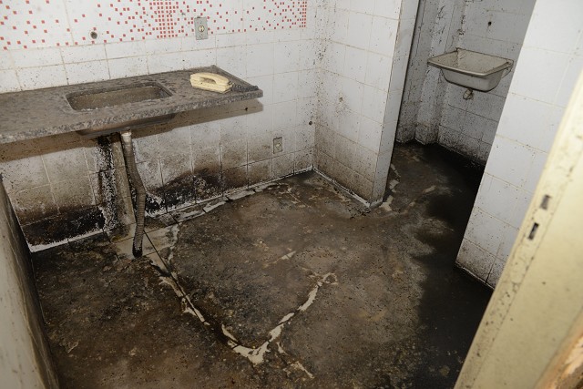 Alguns dos apartamentos funcionais estão totalmente deteriorados
