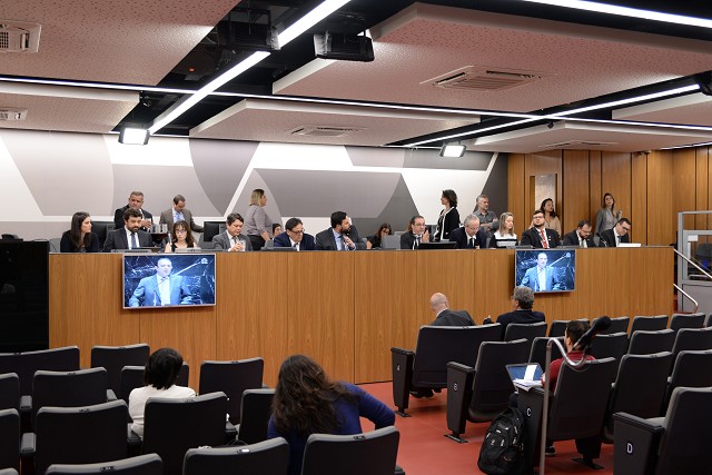Parlamentares divergiram sobre avaliação de parceria entre governo e instituições privadas para seleção de recursos humanos