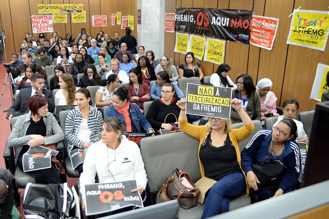 Servidores disseram que problemas de instituições estão na falta de repasses e que não existem entidades no terceiro setor aptas a administrar hospitais públicos