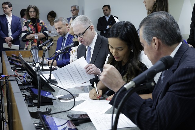 Comissão de Administração Pública - análise de proposições