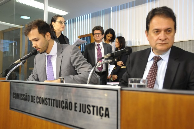 O relator, deputado Tadeu Martins Leite (à esquerda), opinou favoravelmente ao PLC 13/15