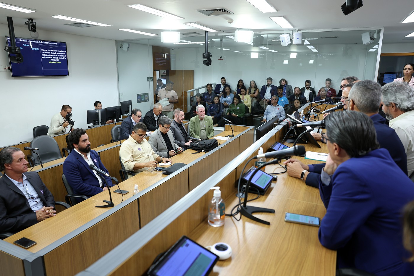 Comissão Extraordinária de Turismo e Gastronomia - debate sobre o PL nº3788/25, que altera os períodos das diárias de hospedagem em MG