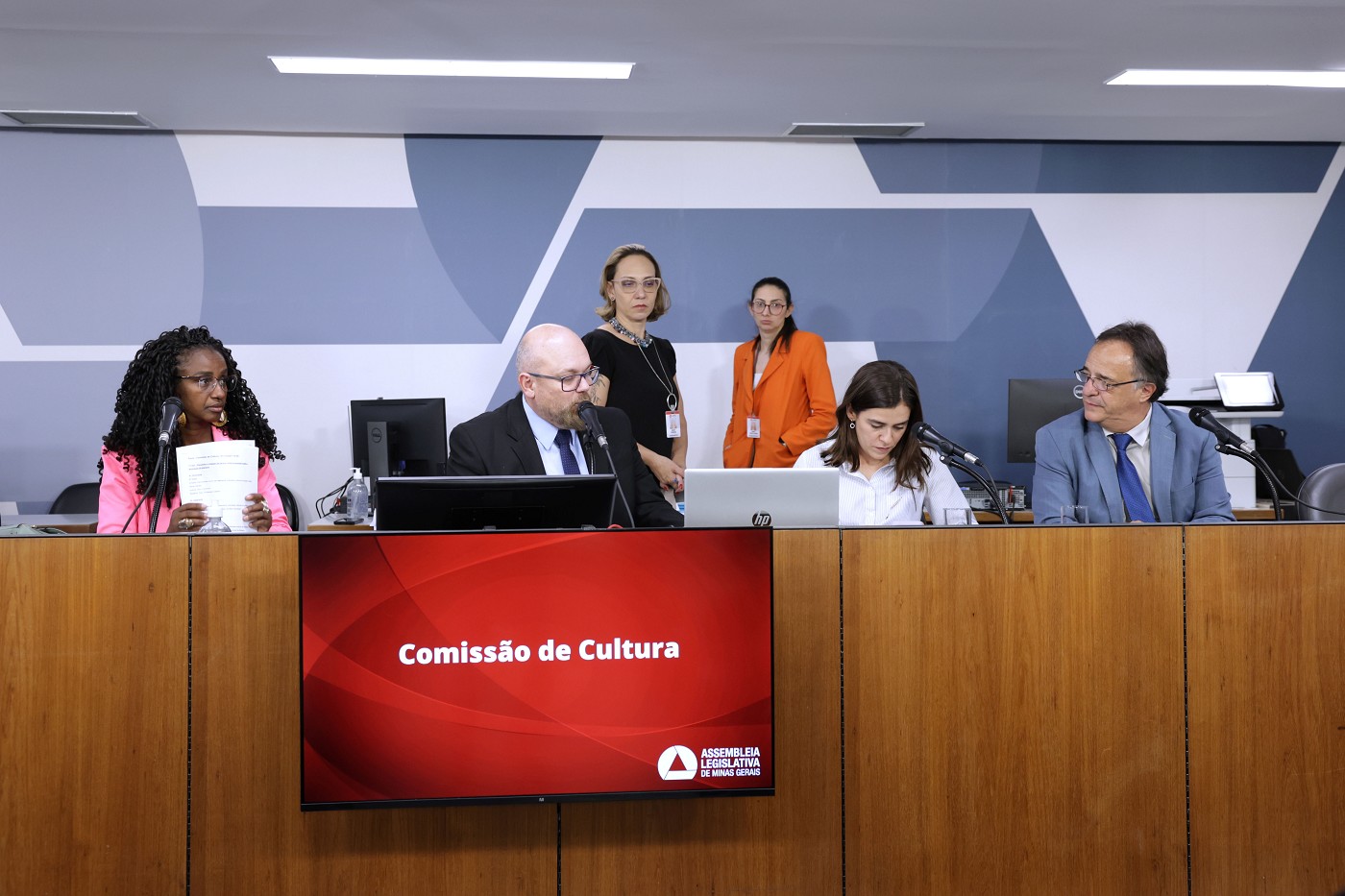 Comissão de Cultura - análise de proposições