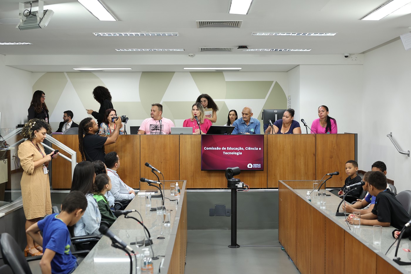Comissão de Educação, Ciência e Tecnologia - debate sobre o fechamento da Escola Estadual Professor Alberto Mazoni Andrade