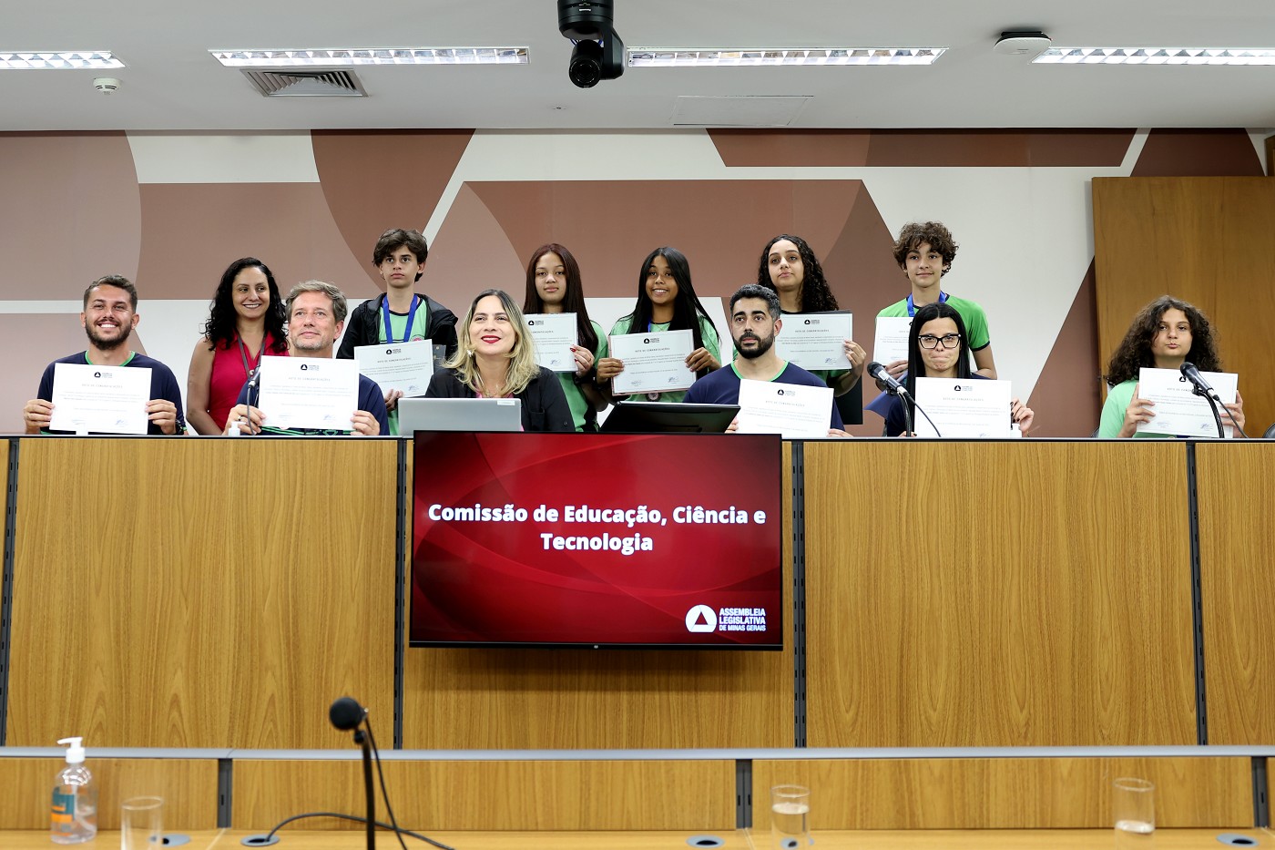 Comissão de Educação, Ciência e Tecnologia - homenagem a alunos premiados em Olimpíada de Robótica