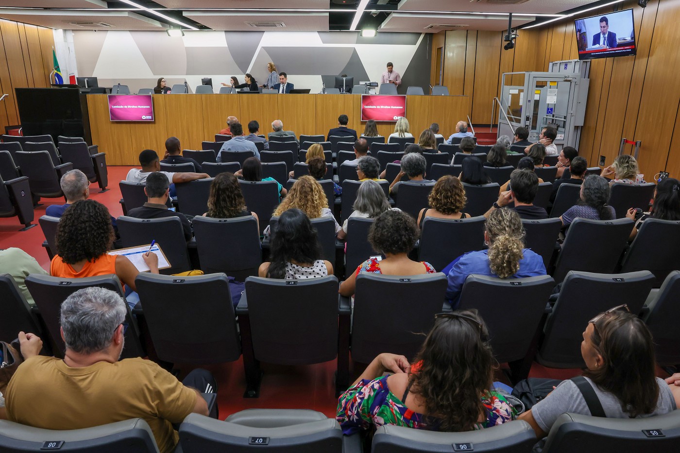 Comissão de Direitos Humanos - debate sobre a produção de vacinas e soros pela Funed