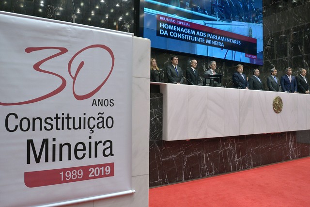 Assembleia de Minas presta homenagem aos 88 parlamentares que elaboraram a Constituição de 1989