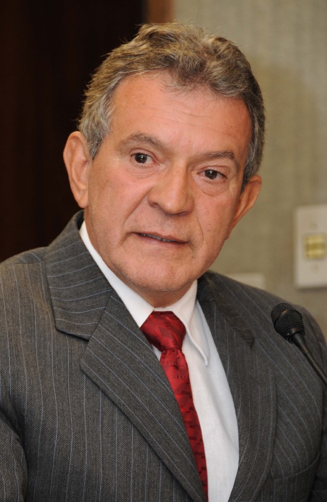 De acordo com o ex-funcionário do banco, Orlando Silva, os lançamentos teriam ocorrido no ano passado, sem conhecimento dos clientes.