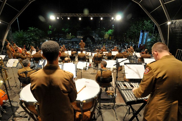 A Orquestra Sinfônica da PM apresentou um repertório de trilhas sonoras de cinema e canções populares