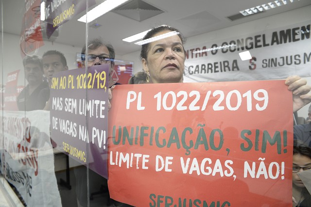 Evolução na carreira é limitada por um percentual máximo de vagas, o que desagrada servidores