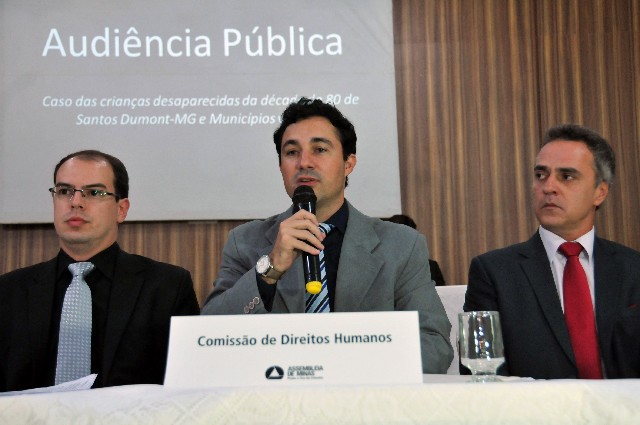 Cristiano Silveira (centro) disse ter recebido denúncias de 91 casos registrados na região