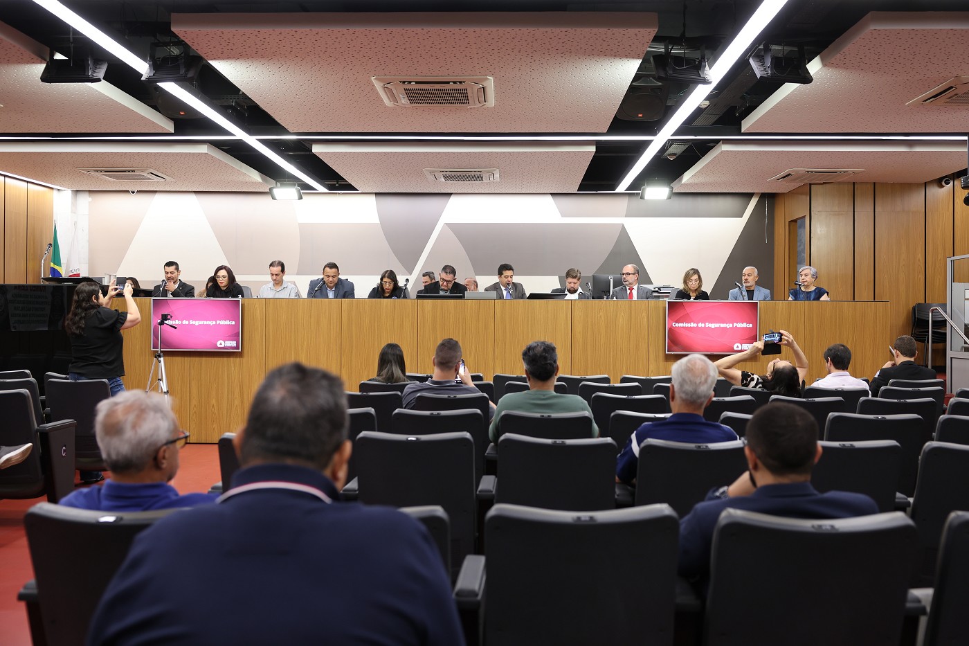 Comissão de Segurança Pública - debate sobre a política remuneratória dos militares e dos servidores públicos civis da segurança pública do Estado