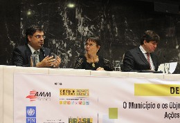 Debate Público - O Município e os Objetivos de Desenvolvimento do Milênio: Ações Locais - Metas Globais