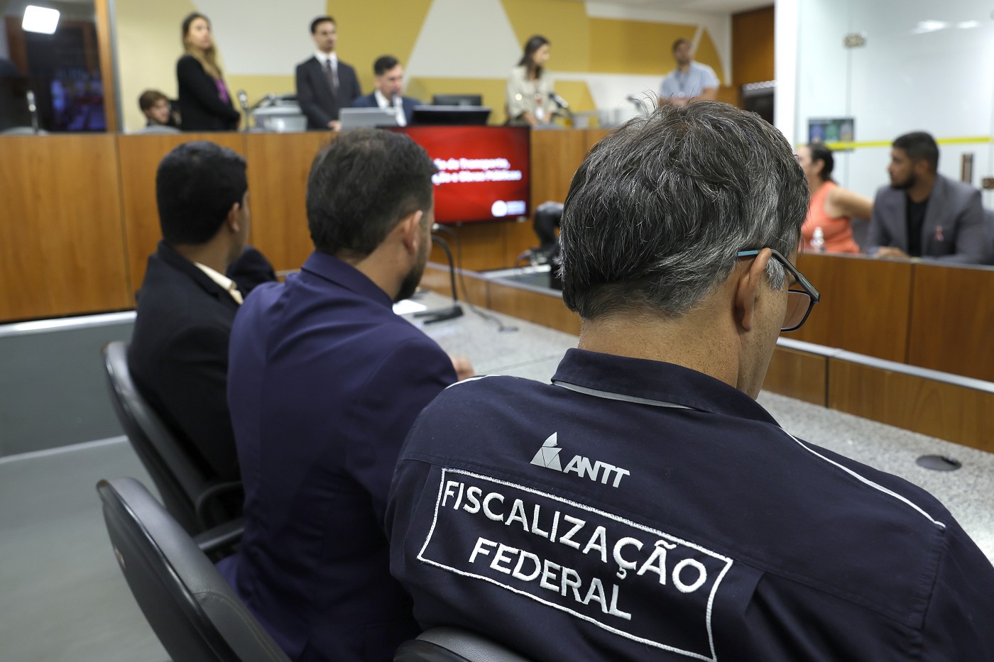 Comissão de Transporte, Comunicação e Obras Públicas - debate sobre a necessidade de instalação de redutores de velocidade e radares eletrônicos nas entradas da cidade de Felixlândia e dos Distritos de São José do Buriti e São Geraldo do Salto