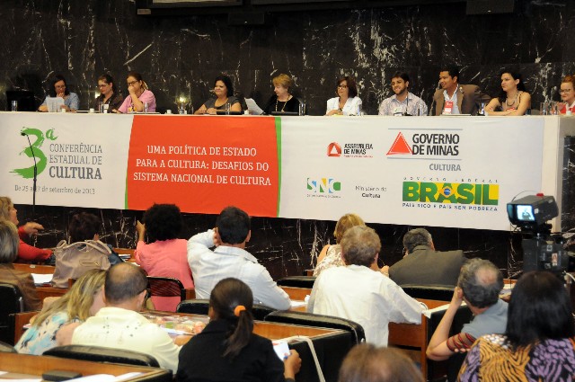 Quase 200 delegados discutiram e votaram oito propostas de cada eixo, todas de âmbito nacional, durante a plenária final realizada na ALMG