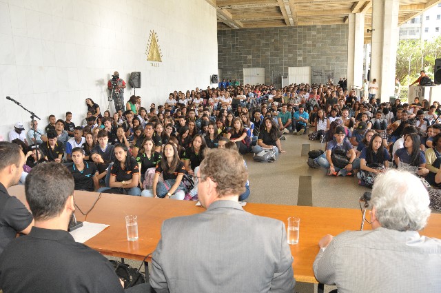 O objetivo do evento foi despertar nos jovens o interesse por temas relevantes da atualidade, que podem ser alvo de questionamentos no Enem