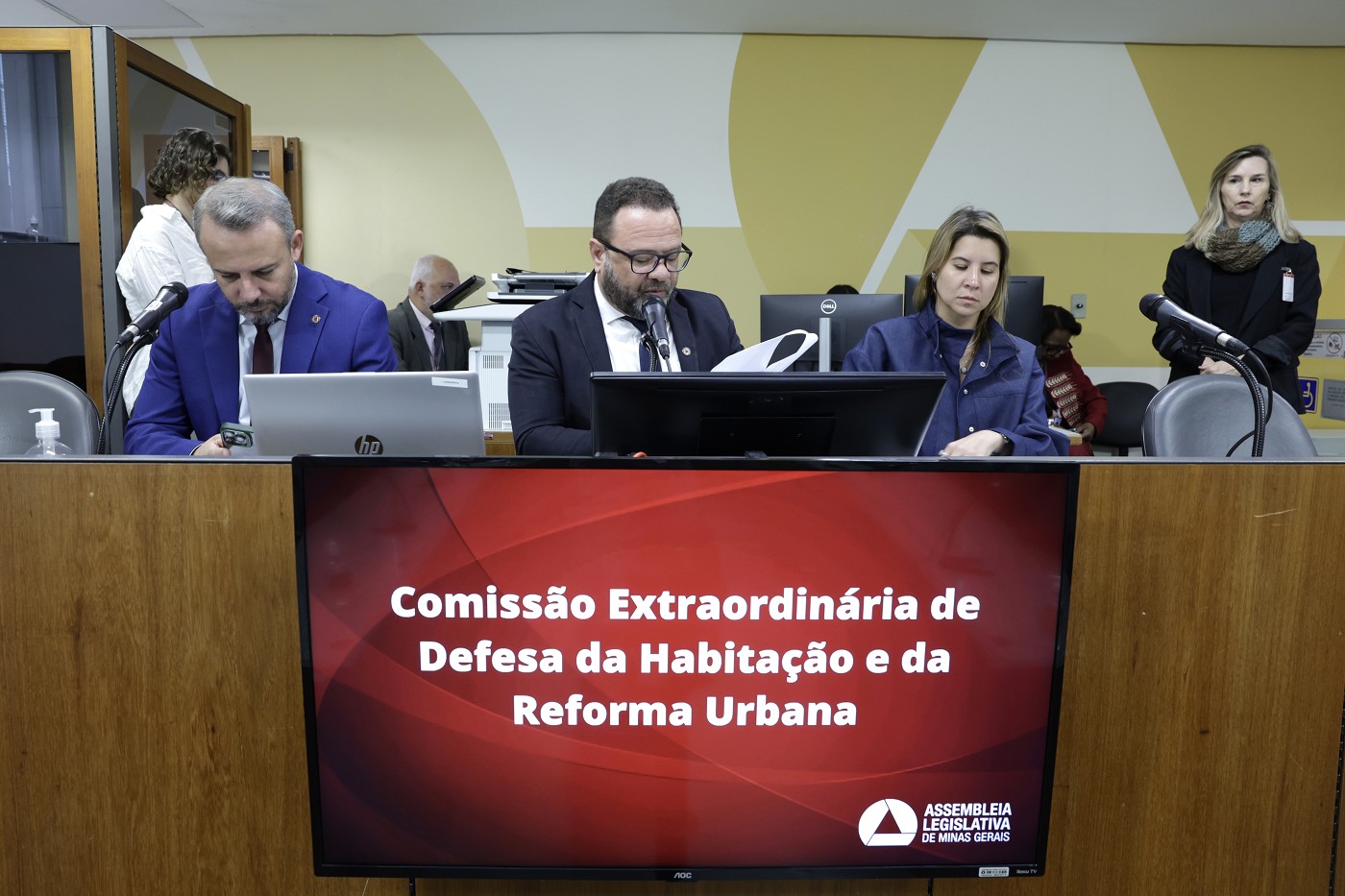 Comissão Extraordinária de Defesa da Habitação e da Reforma Urbana - análise de proposições