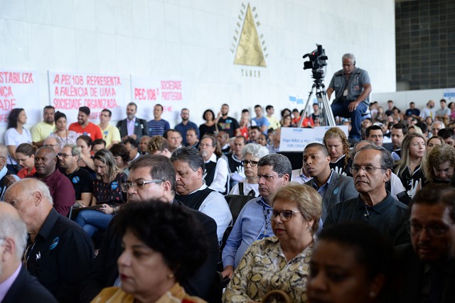 Representantes de conselhos de diversas categorias lotaram espaço onde foi realizada a reunião