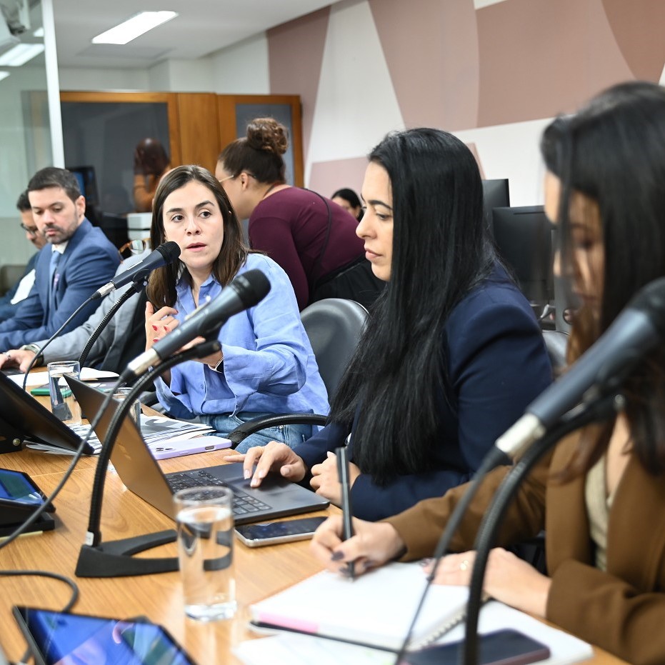 Assembleia cobra plano de investimentos em educação