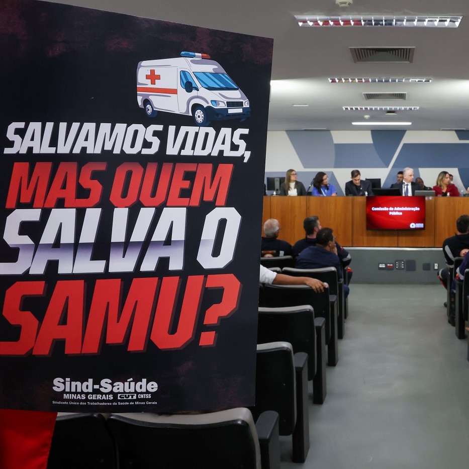 Servidores do SAMU cobram melhores salários e condições de trabalho