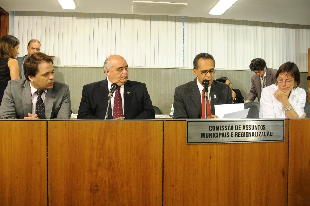 Comissão também aprova requerimentos relacionados a audiência realizada em Arinos no último dia 14