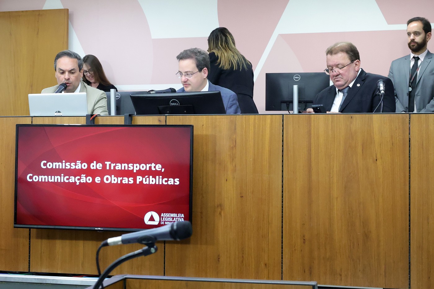 Thiago Cota e Celinho Sintrocel relataram os projetos em pauta na reunião