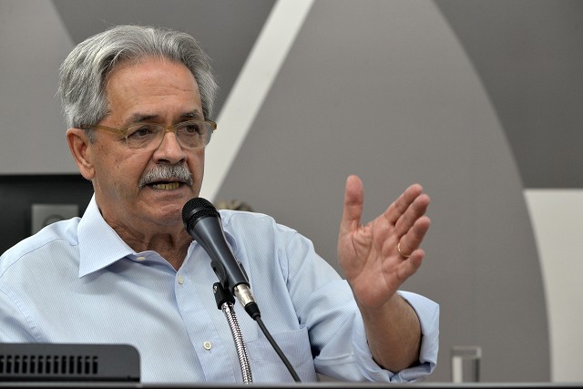 O candidato do PT, Nilmário Miranda, abre a série do Mundo Político - Arquivo ALMG