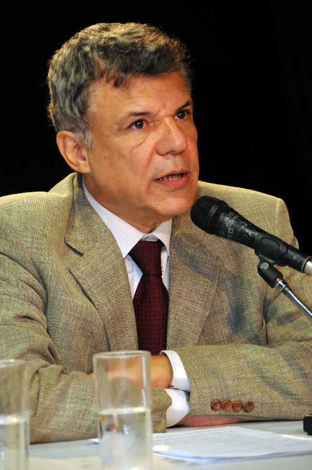 Ceccarelli ressalta a importância de se punir o responsável, considerando sua história pregressa