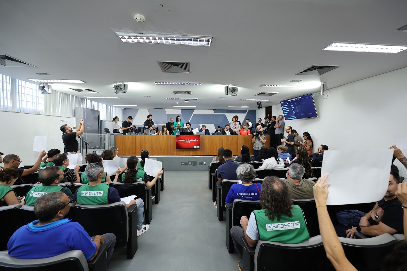 Comissão de Constituição e Justiça - análise de proposições