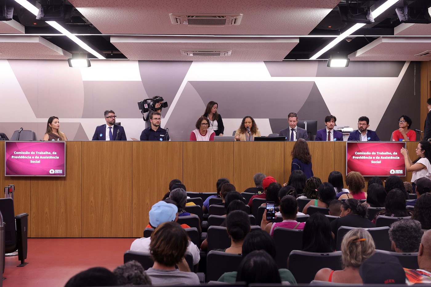 Comissão do Trabalho, da Previdência e da Assistência Social - debate sobre a proteção social às famílias impactadas pela desapropriação e remoção decorrentes das obras de ampliação da BR-381