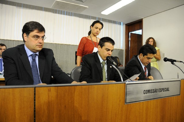 O deputado Lafayette de Andrada (à esquerda) foi eleito presidente da Comissão Especial da PEC 19/11