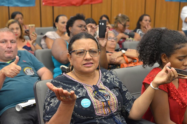 Comissão de Educação, Ciencia e Tecnologia - debate sobre a política de municipalização de escolas estaduais