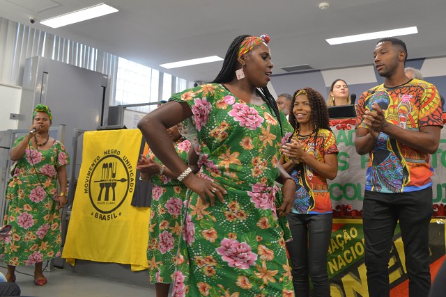 Grupo Cravos e Rosas, do Quilombo de Buriti do Meio, em São Francisco (Norte do Estado), abriu o debate