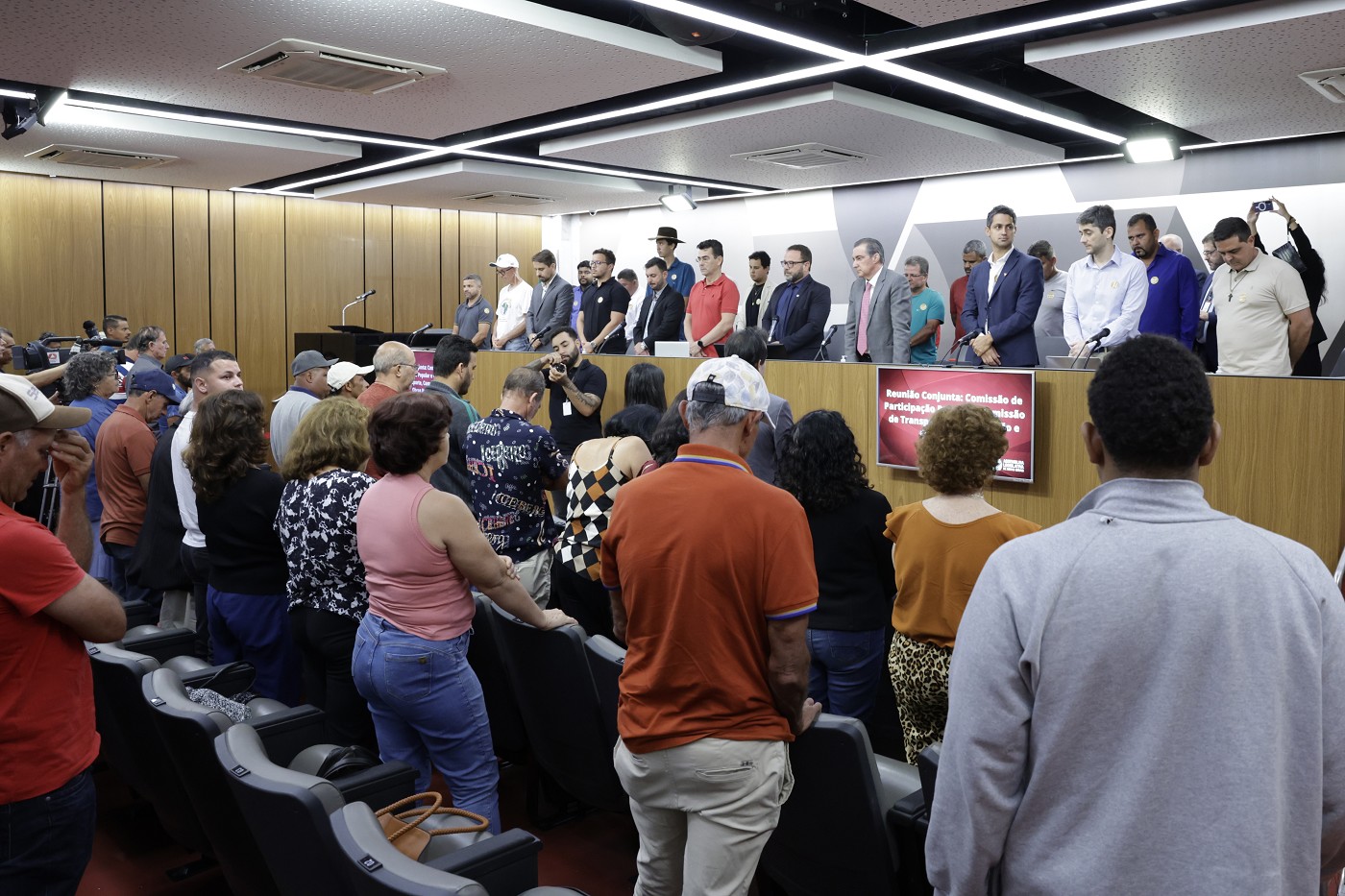 Comissões de Participação Popular e de Transporte - debate sobre pavimentação entre Caputira e Raul Soares