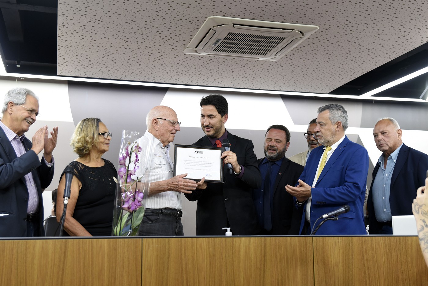 Comissão do Trabalho, da Previdência e da Assistência Social - entrega de voto de congratulações a Ignácio Agero Hernandez