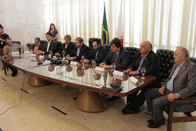 Presidente e líderes da ALMG participaram de entrevista coletiva para comunciar a decisão