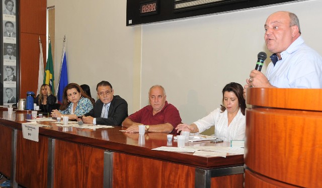 Iusufith Chafit Felipe (à dir.) criticou a falta de investimentos por parte dos governos Federal e Estadual