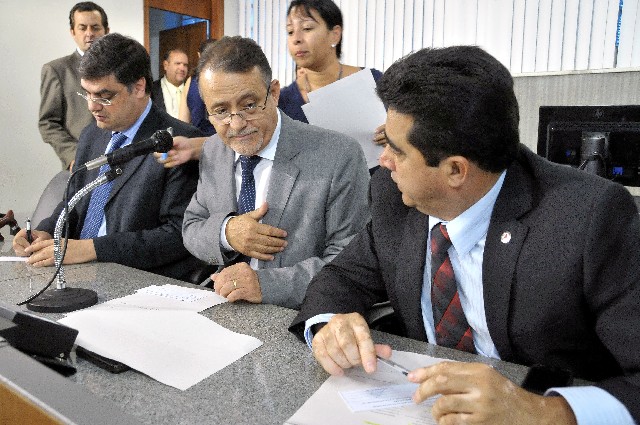 A Comissão Especial da PEC 37/12 realizou sua primeira reunião nesta terça-feira (11)