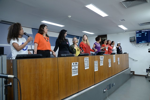 A reunião desta segunda (25) marcou o dia latino-americano e caribenho contra a violência à mulher