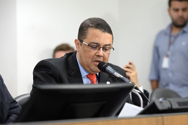 Relator na CCJ, o deputado Charles Santos apresentou o substitutivo n° 1