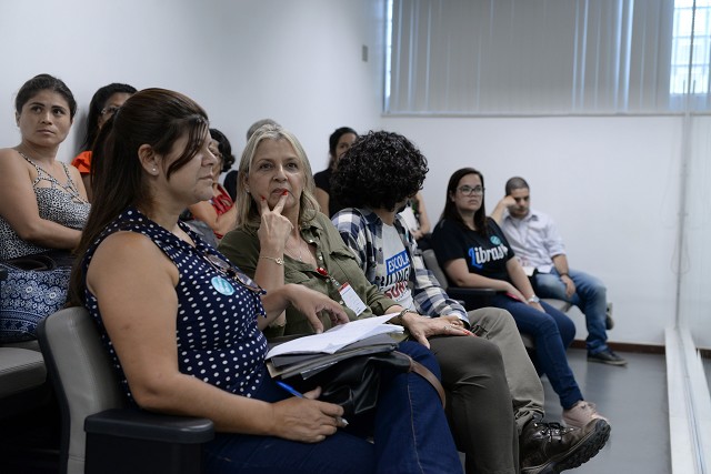 Comissão de Defesa dos Direitos da Pessoa com Deficiência - debate sobre escolas bilíngues em Libras e Português