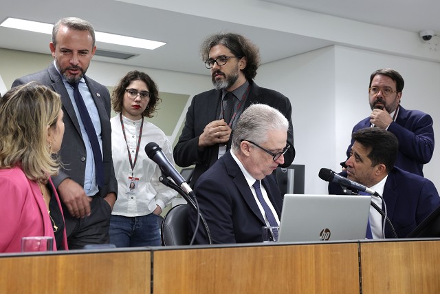 Comissão de Administração Pública - análise de proposições