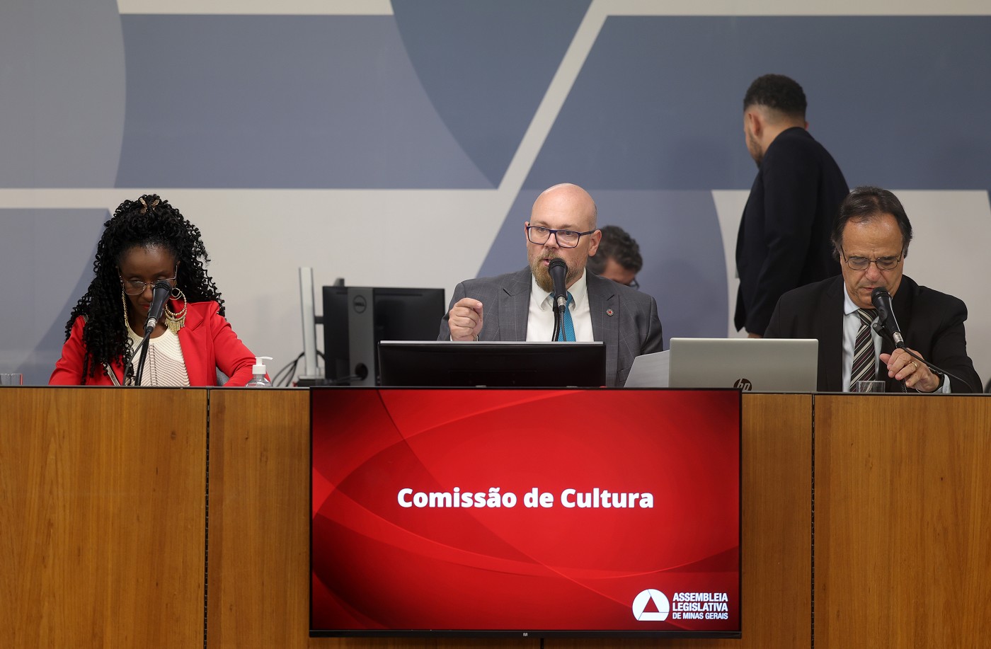 Comissão de Cultura - análise de proposições